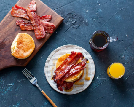 Нестандартна закуска: Палачинки с хрупкав бекон и кленов сироп