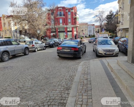 Общински съветник с показно в центъра на Пловдив – как не трябва да се паркира