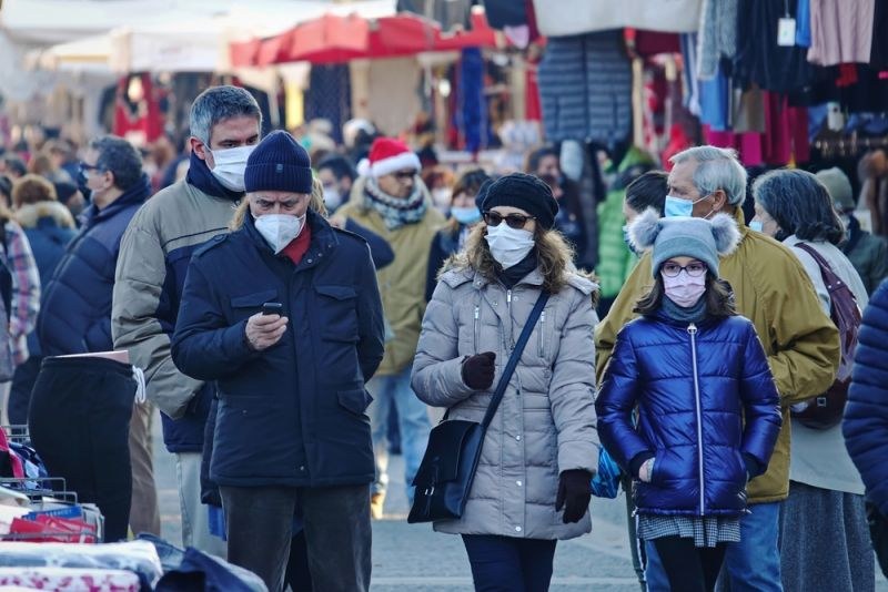 Отменят задължителното носене на маски на открито в Италия