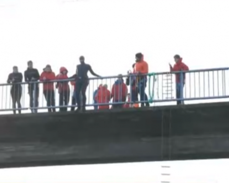 Норвежки принц се хвърли от мост с благотворителна цел