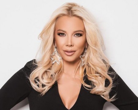 Поп фолк певицата Емилия роди третото си дете