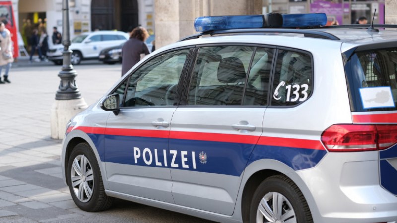 Арестуваха българин превознал бежанци в Австрия