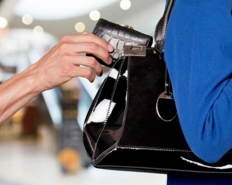 Джебчийка открадна портмонето на пенсионерка в Смирненски