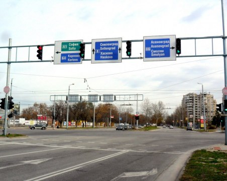 Нов светофарен режим на възлово кръстовище в Пловдив, целта е да се облекчи движението