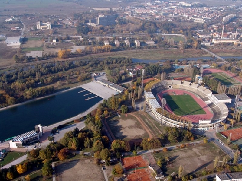 Стадион Пловдив от дълги години е може би най-голямата болка