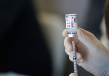 Адаптирани ваксини срещу новите щамове ще бъдат доставени най рано през