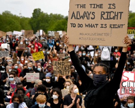 Британците излязоха на протест заради скъпия живот, скандират: Замразете цените, а не бедните