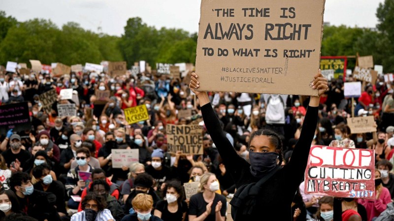 Британците излязоха на протест заради скъпия живот, скандират: Замразете цените, а не бедните