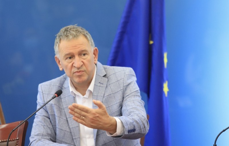 Стойчо Кацаров: До месец и в България ще бъдат премахнати ограниченията