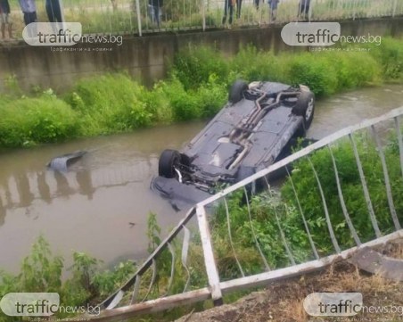 Жена се удави заклещена в колата ѝ, паднала по таван в река Струма