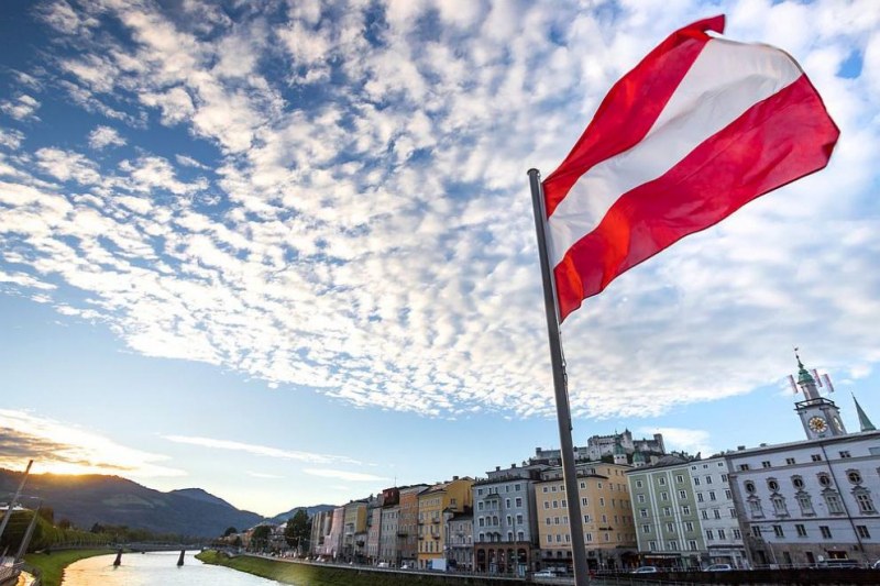 Австрия смекчава COVID мерките, неваксинирани отиват на ресторант срещу тест