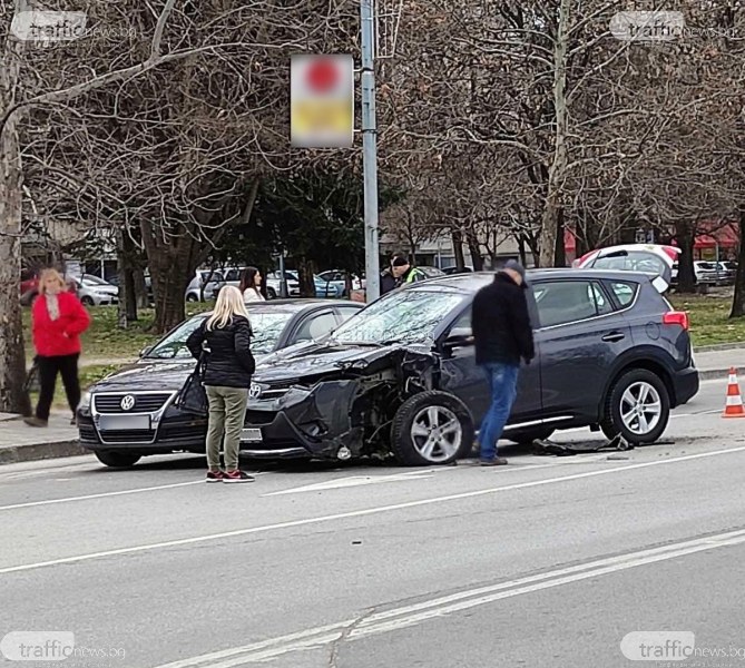 Катастрофа на натоварен булевард в Пловдив, затруднено е движението