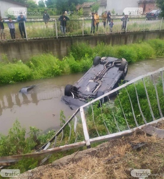 Жена се удави заклещена в колата ѝ, паднала по таван в река Струма