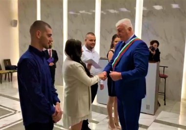 Кметът на Пловдив Здравко Димитров венча млада двойка в Деня