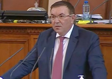 Проф Костадин Ангелов съди Стойчо Кацаров за клевета Искът е