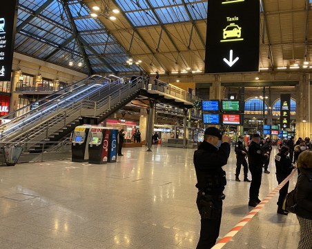 Полицаи застреляха мъж на гара в Париж