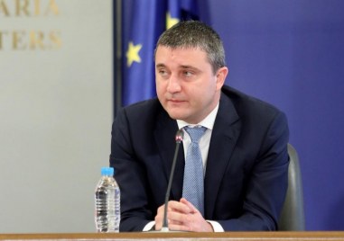 Не е сериозно министър председателят Петков да използва статии на Гугъл