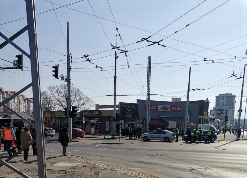 Автобус на градски транспорт блъсна пенсионерка на пешеходка пътека в Кючука