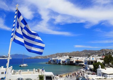 Повечето от мерките въведени в Гърция преди Нова година постепенно