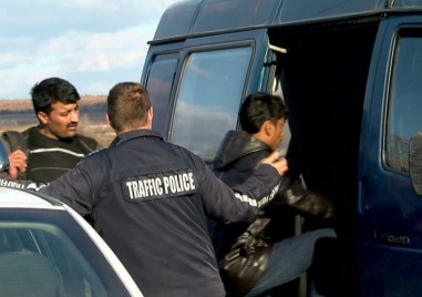 Арестуваха млад мъж превозвал нелегални мигранти в Панагюрище Случката се