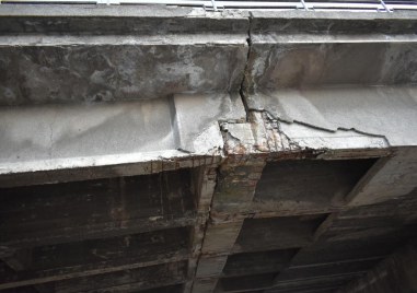 Община Карлово започва аварийно възстановяване на връхната конструкция на метален