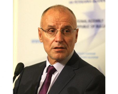 Какво притежават шефовете на БНБ, НАП и митниците?