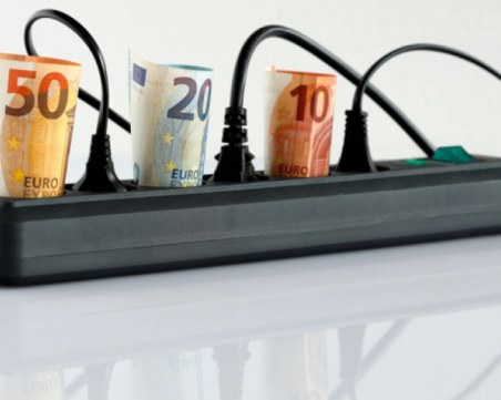 Спад на средна цена на тока за утре в Европа до 146 евро за MWh, а в България до 179 евро