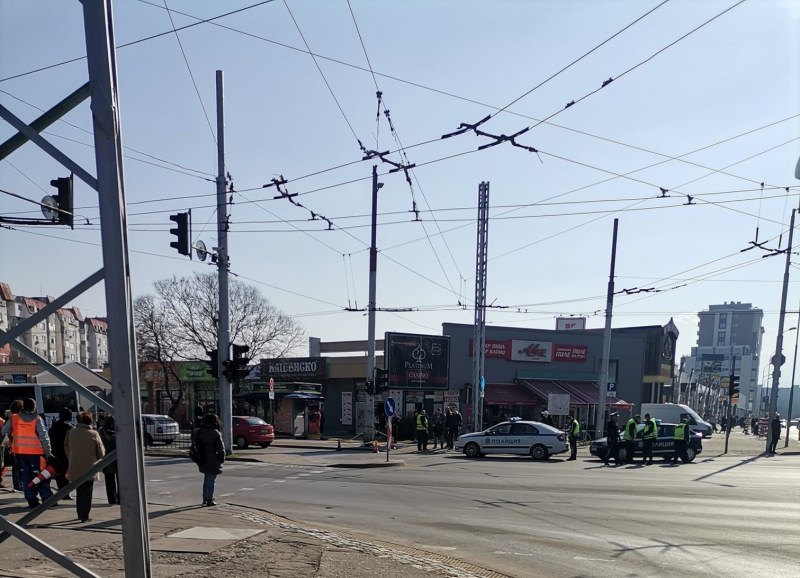 Критично е състоянието на блъснатата пешеходка от автобус в Кючука
