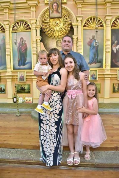 34-годишната Десислава Иванова, майка на три деца, се нуждае спешно