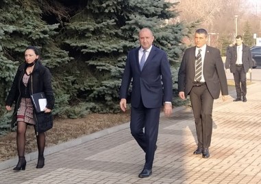 Президентът Румен Радев е на визита край Пловдив Държавният глава