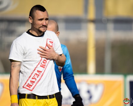 Ботев поднови договора на Виктор Генев