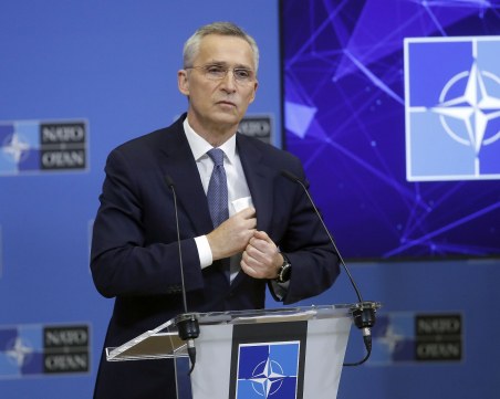 НАТО: Русия се опитва да създаде претекст за нахлуване в Украйна