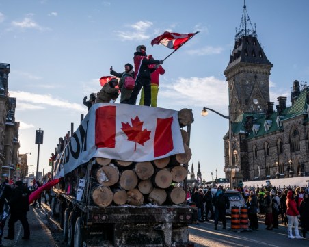Полицията в Канада ще санкционира протестиращите в Отава