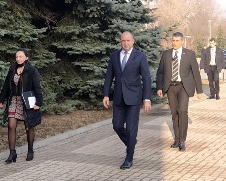 Румен Радев на посещение в завод край Пловдив