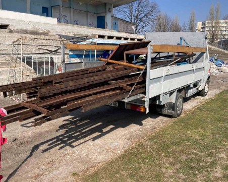 Спипаха нагли крадци на стадион 