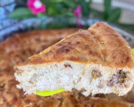 Вкусна пита с месо: Домашно пълнено тесто, което може да замести закуска, обяд и вечеря