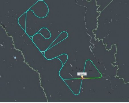 Пътнически самолет изписа Relax в близост до границата на Украйна
