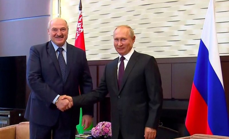 Путин се срещна с Лукашенко за да обсъдят военното сътрудничество между двете страни