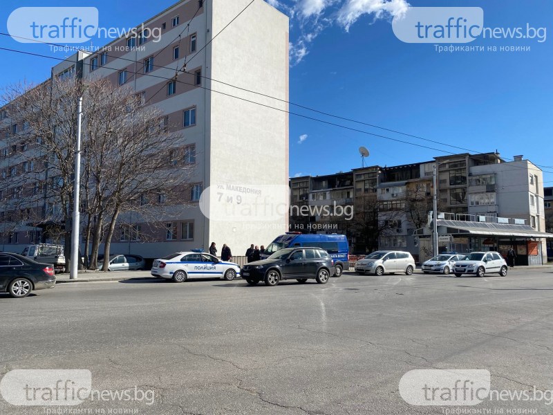 Силният вятър в Пловдив събори част от светофарна уредба в