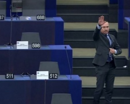 Джамбазки: Западноевропейският елит полудя, не правя нацистки знаци, понеже не са български