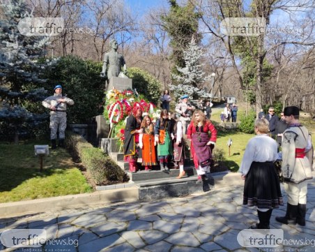 Стотици пловдивчани се поклониха пред Васил Левски