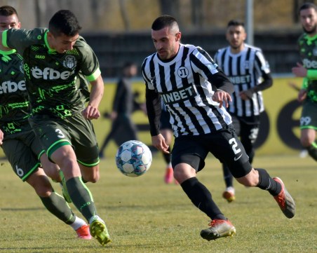 Вижте съставите на Локомотив и Левски