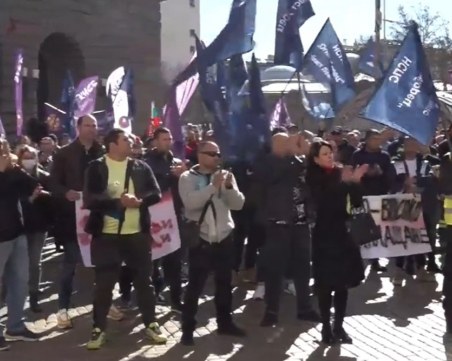 Започна протестът на пожарникарите