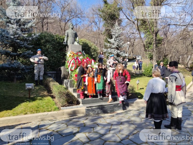 Стотици пловдивчани се поклониха пред Васил Левски