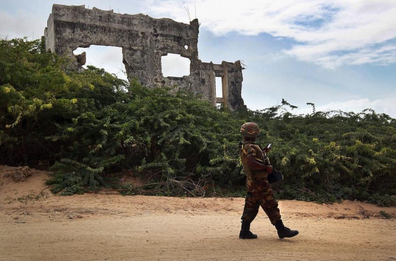 В навечерието на изборите: Самоубийствен атентат с 10 жертви порази Сомалия