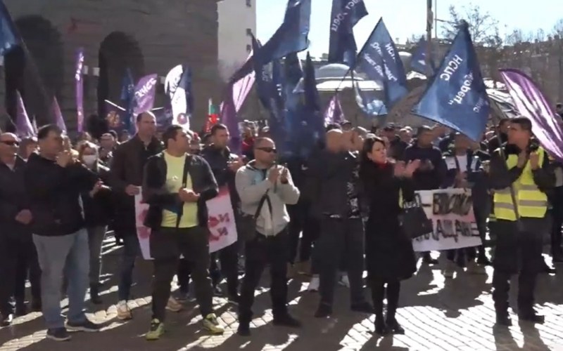 Започна протестът на пожарникарите