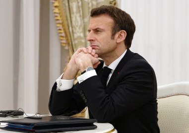 Френският президент Еманюел Макрон проведе в неделя телефонен разговор с