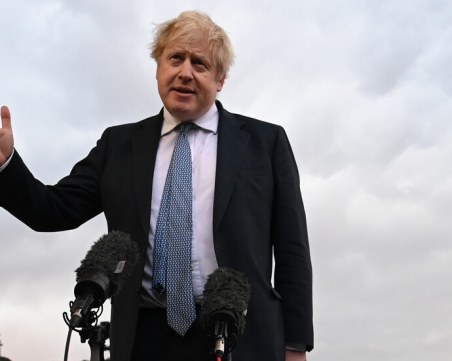 Джонсън: Достъпът на Русия до американски долари и британски лири ще бъде отрязан, ако нападне Украйна