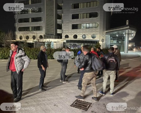 Част от спасените шофьори от горящия кораб пристигнаха в Пловдив, още са в шок ВИДЕО