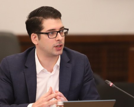 Пеканов: Има нужда от диференцирано ДДС за храните